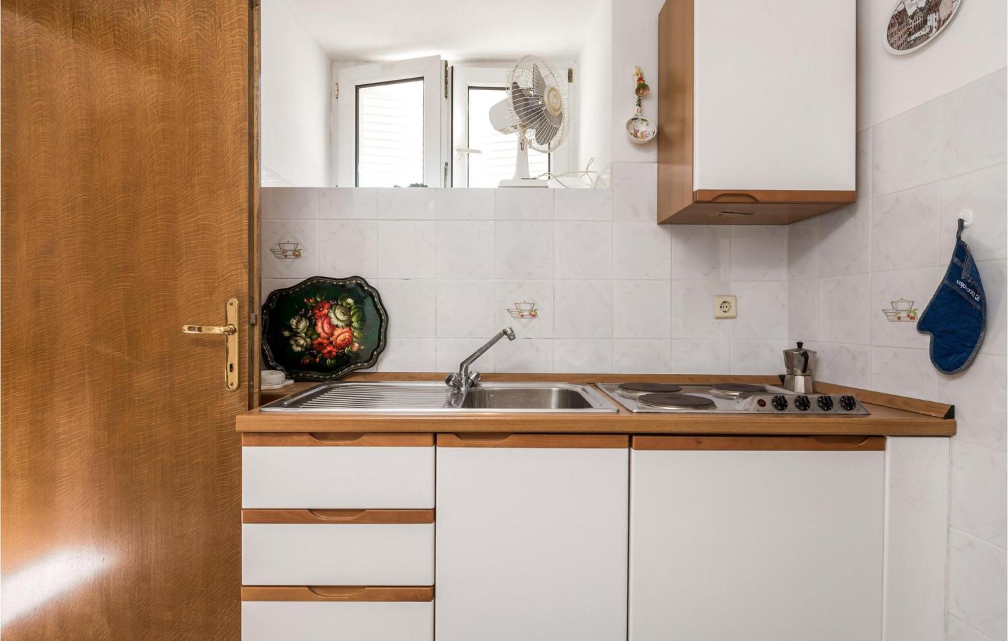 Lovely Apartment In Veli Losinj With Kitchen Exterior foto
