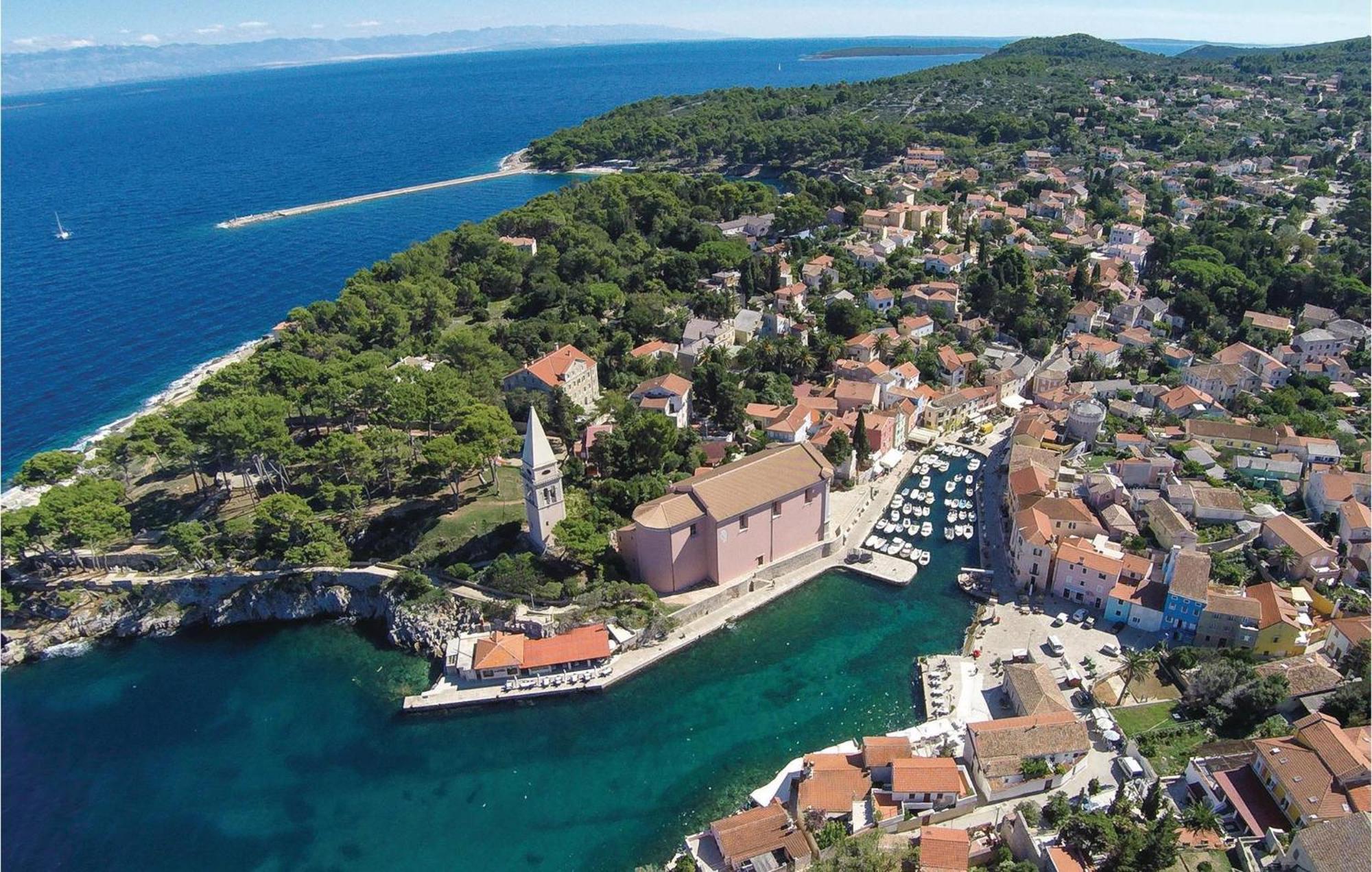 Lovely Apartment In Veli Losinj With Kitchen Exterior foto