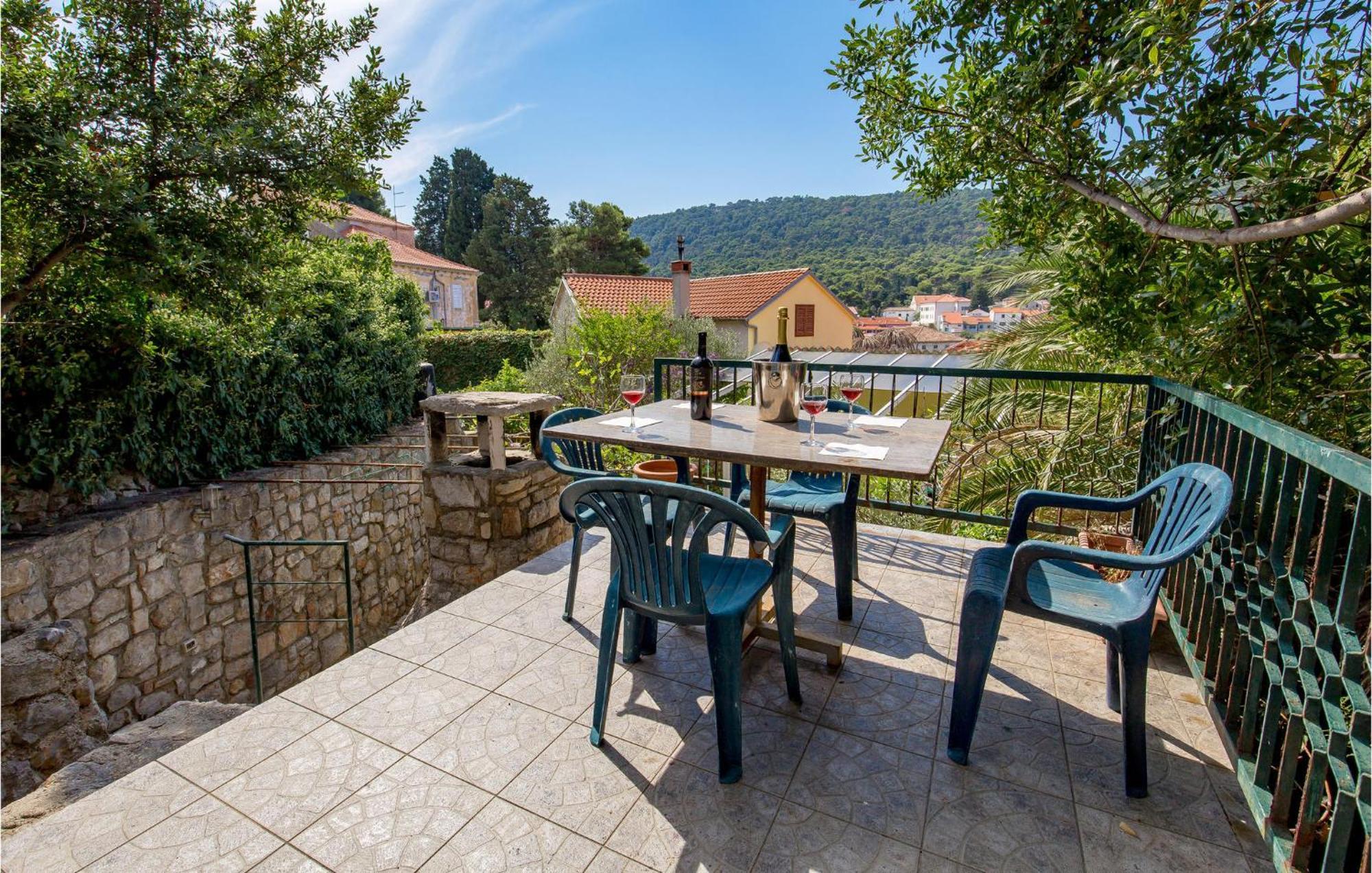 Lovely Apartment In Veli Losinj With Kitchen Exterior foto